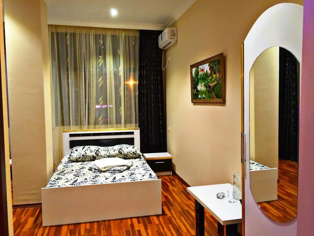 Golden House Hotel Batoemi